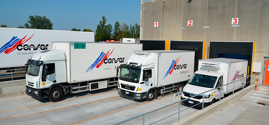 Il Consorzio di autotrasportatori Consar di Ravenna fornisce servizi di trasporto e di logistica integrata per la distribuzione della piccola e grande azienda con disponibilità di magazzini per lo stoccaggio di merci sfuse e su pallets